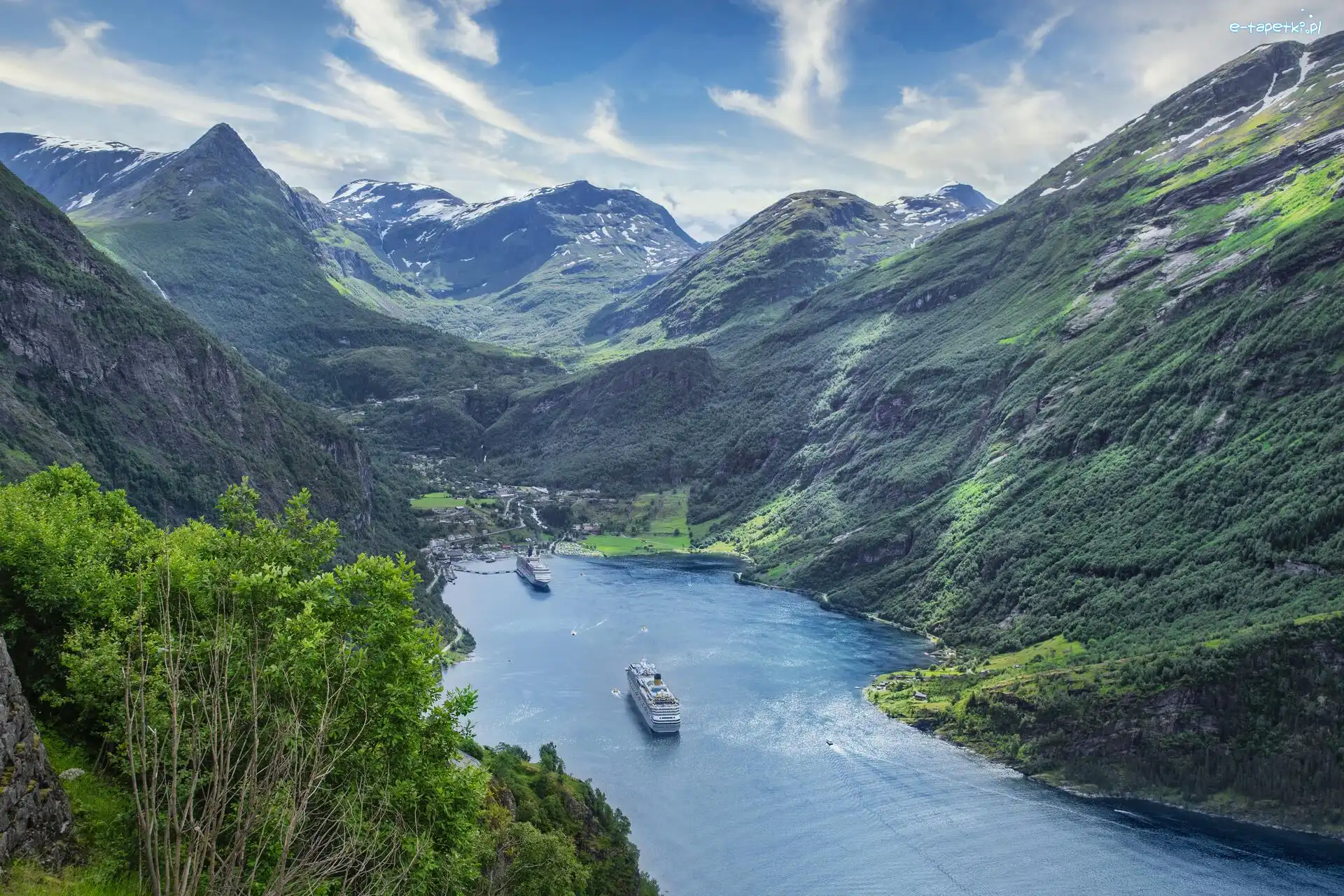 Statki pasażerskie, Chmury, Norwegia, Gmina Stranda, Lasy, Fiord Geirangerfjorden, Wioska Geiranger, Góry