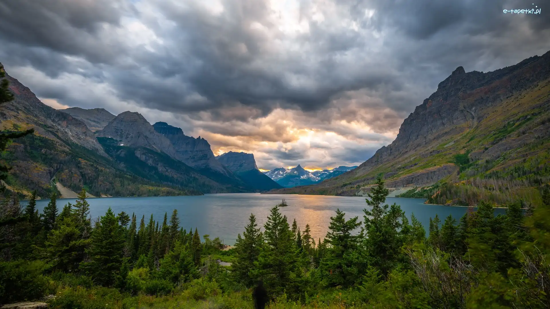 Jezioro, Stan Montana, Chmury, Drzewa, Park Narodowy Glacier, Saint Mary Lake, Góry, Stany Zjednoczone