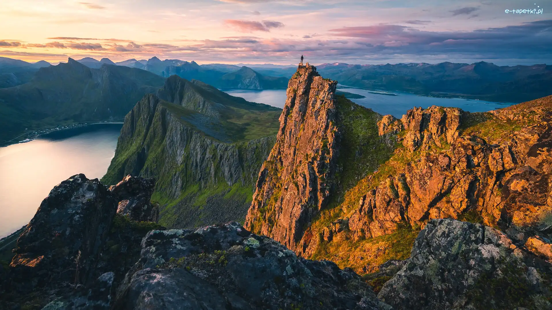 Skały, Wyspa Senja, Góry, Człowiek, Morze, Norwegia