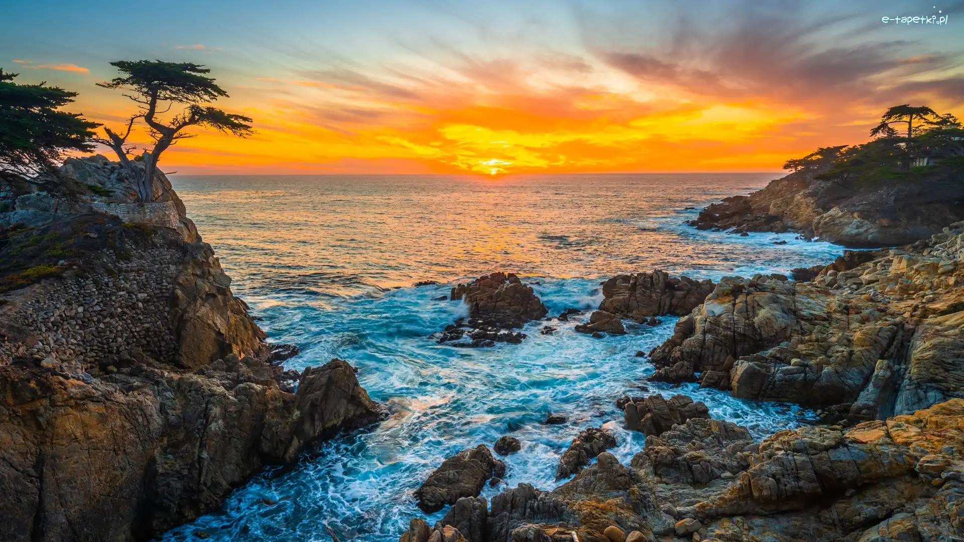 Carmel Bay, Atrakcja Lone Cypress, Stany Zjednoczone, Zatoka, Morze, Zachód słońca, Pebble Beach, Cyprys wielkoszyszkowy, Skała, Kalifornia
