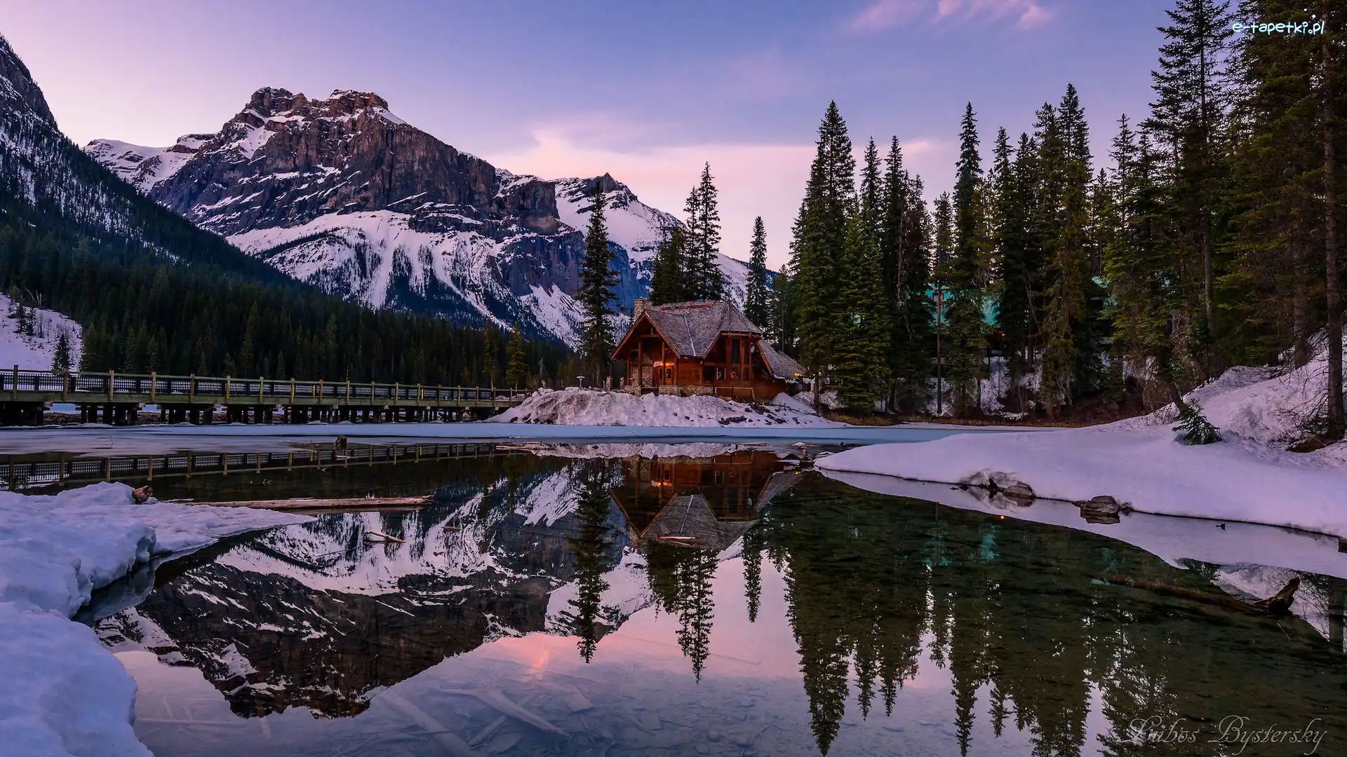 Góry, Zima, Drzewa, Jezioro, Kanada, Emerald Lake, Most, Prowincja Kolumbia Brytyjska, Dom, Park Narodowy Yoho, Las