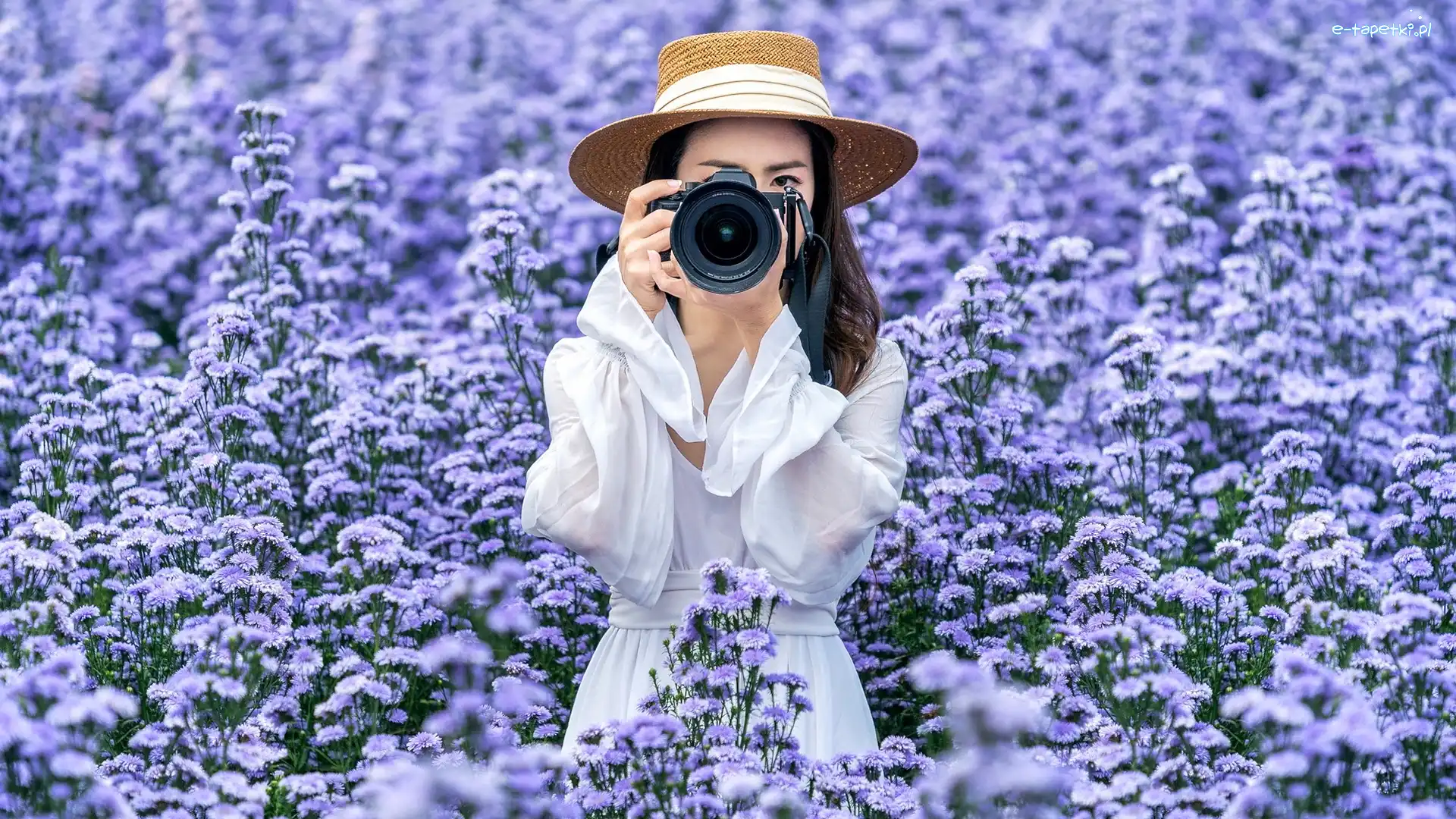 Kapelusz, Azjatka, Kwiaty, Niebieskie, Aparat fotograficzny, Sukienka, Łąka, Dziewczyna