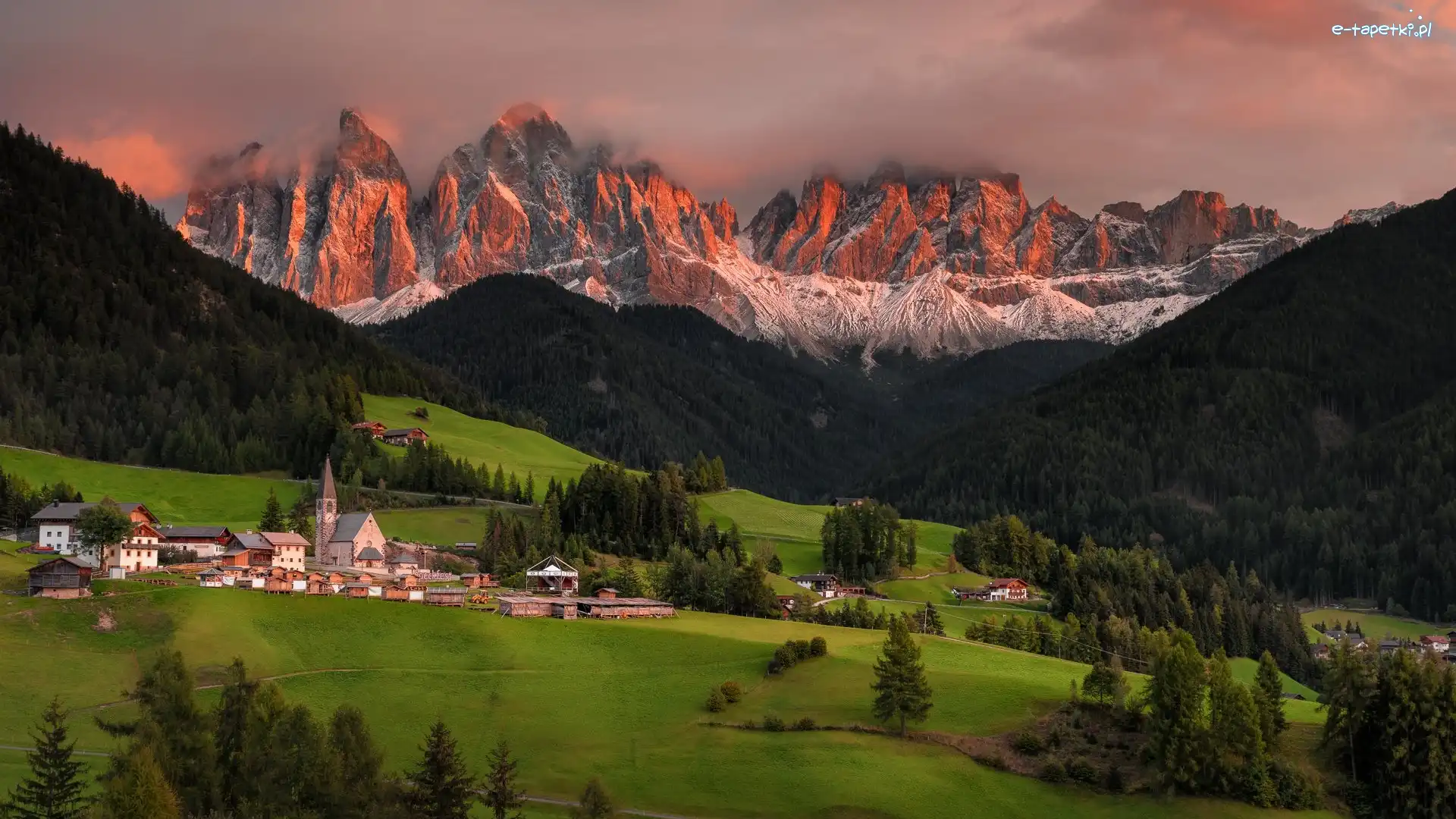 Santa Maddalena, Val di Funes, Dolina, Masyw Odle, Drzewa, Domy, Wieś, Lasy, Dolomity, Kościół, Góry, Włochy