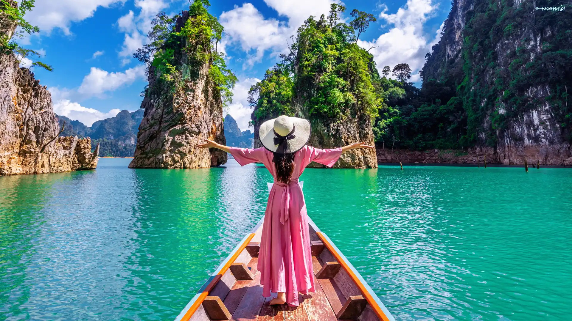 Skały, Kobieta, Drzewa, Sukienka, Tajlandia, Kapelusz, Park Narodowy Khao Sok, Ratchaprapha Prowincja Surat Thani, Łódka, Różowa, Jezioro