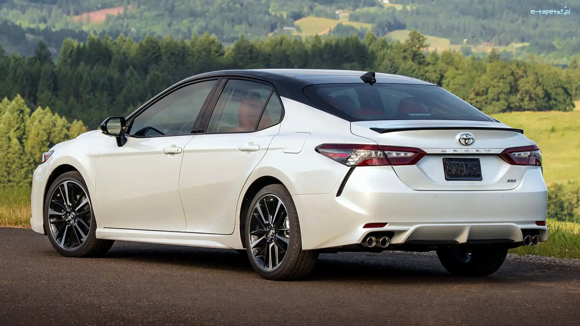 Toyota Camry XSE, Biała