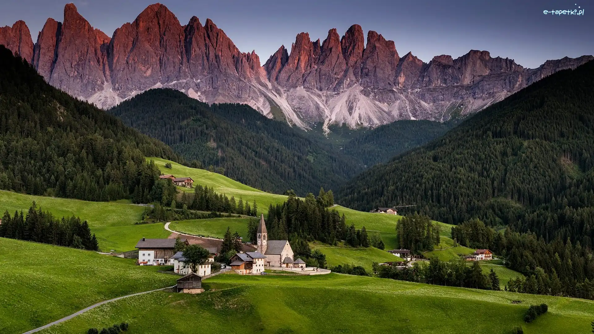 Kościół, Włochy, Góry, Dolina Val di Funes, Drzewa, Wieś, Domy, Lasy, Santa Maddalena, Dolomity, Masyw Odle