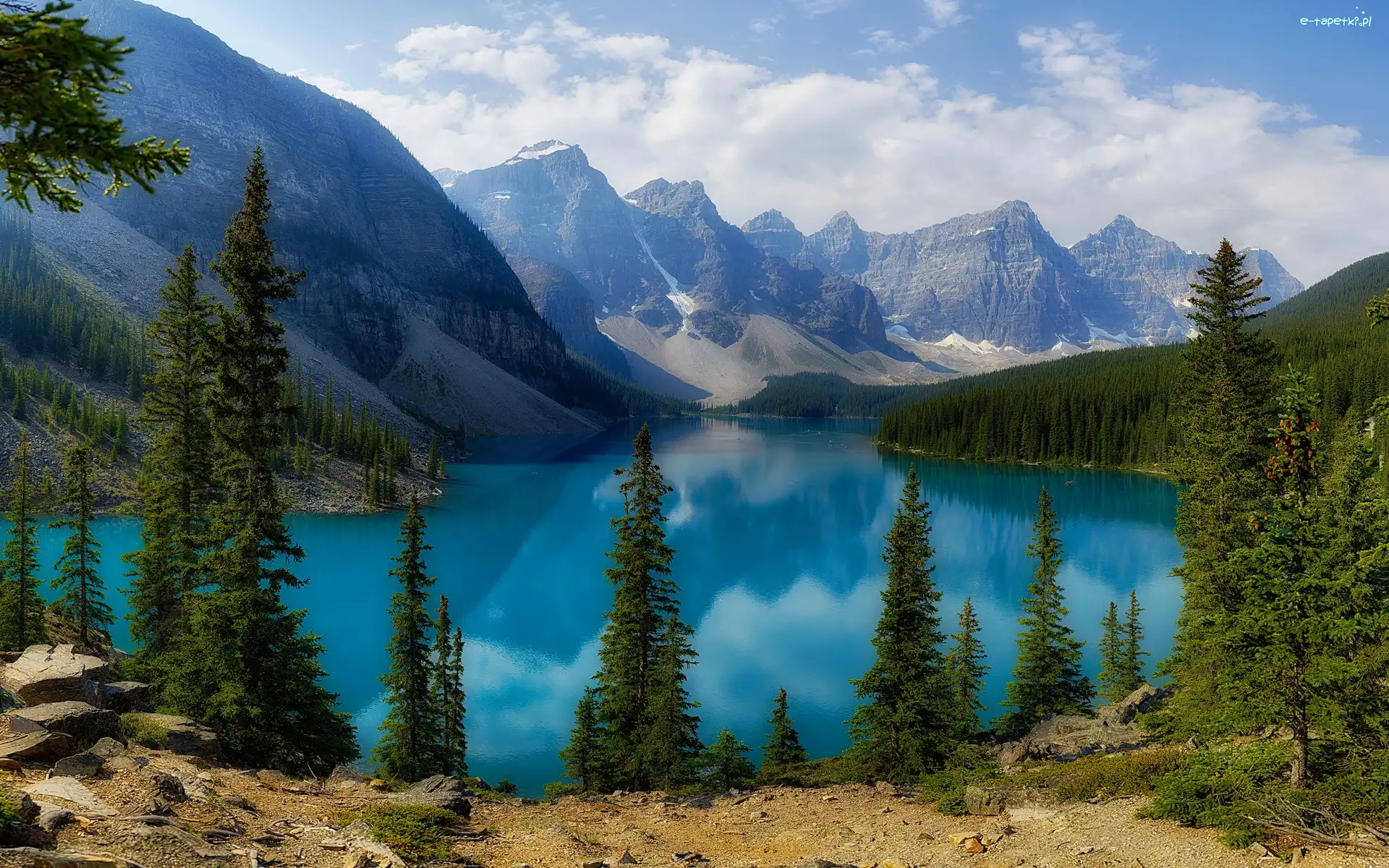 Poranek, Jezioro, Kanada, Obłoki, Las, Drzewa, Góry, Park Narodowy Banff, Moraine Lake, Alberta