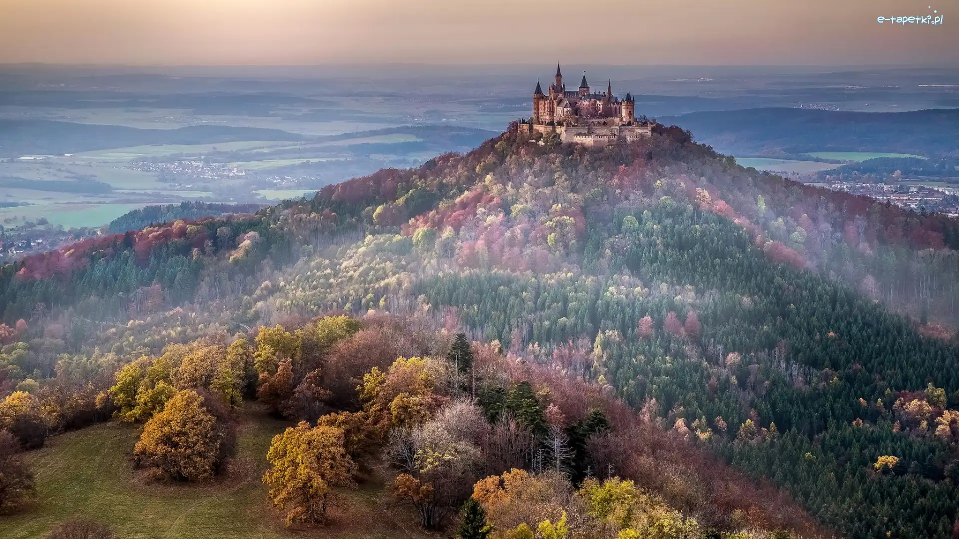 Drzewa, Zamek Hohenzollern, Niemcy, Badenia-Wirtembergia, Jesień, Lasy, Wzgórza, Góra Hohenzollern