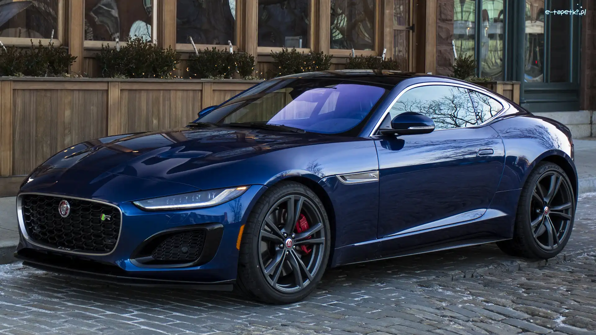 Jaguar F-Type, Granatowy