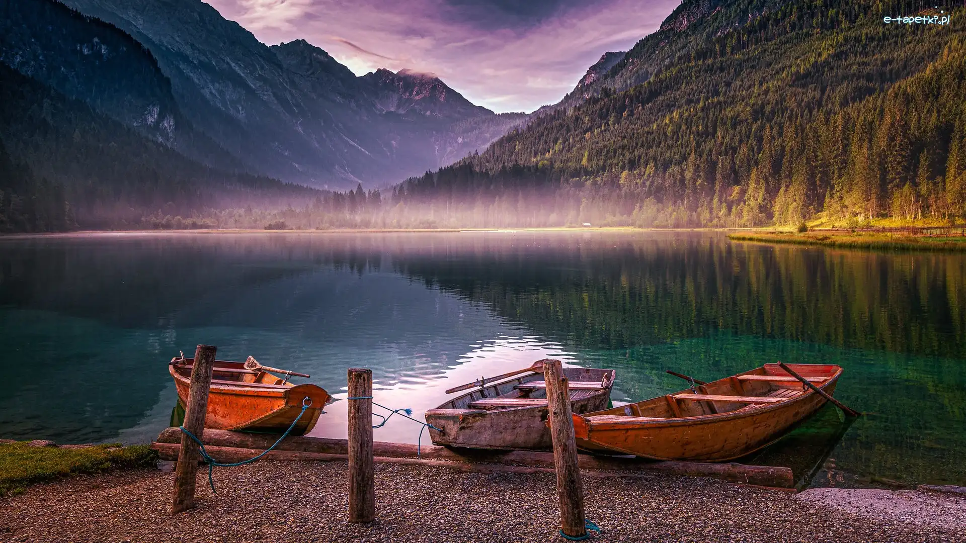Mgła, Jezioro Jagersee, Austria, Pale, Drzewa, Trzy, Łódki, Góry