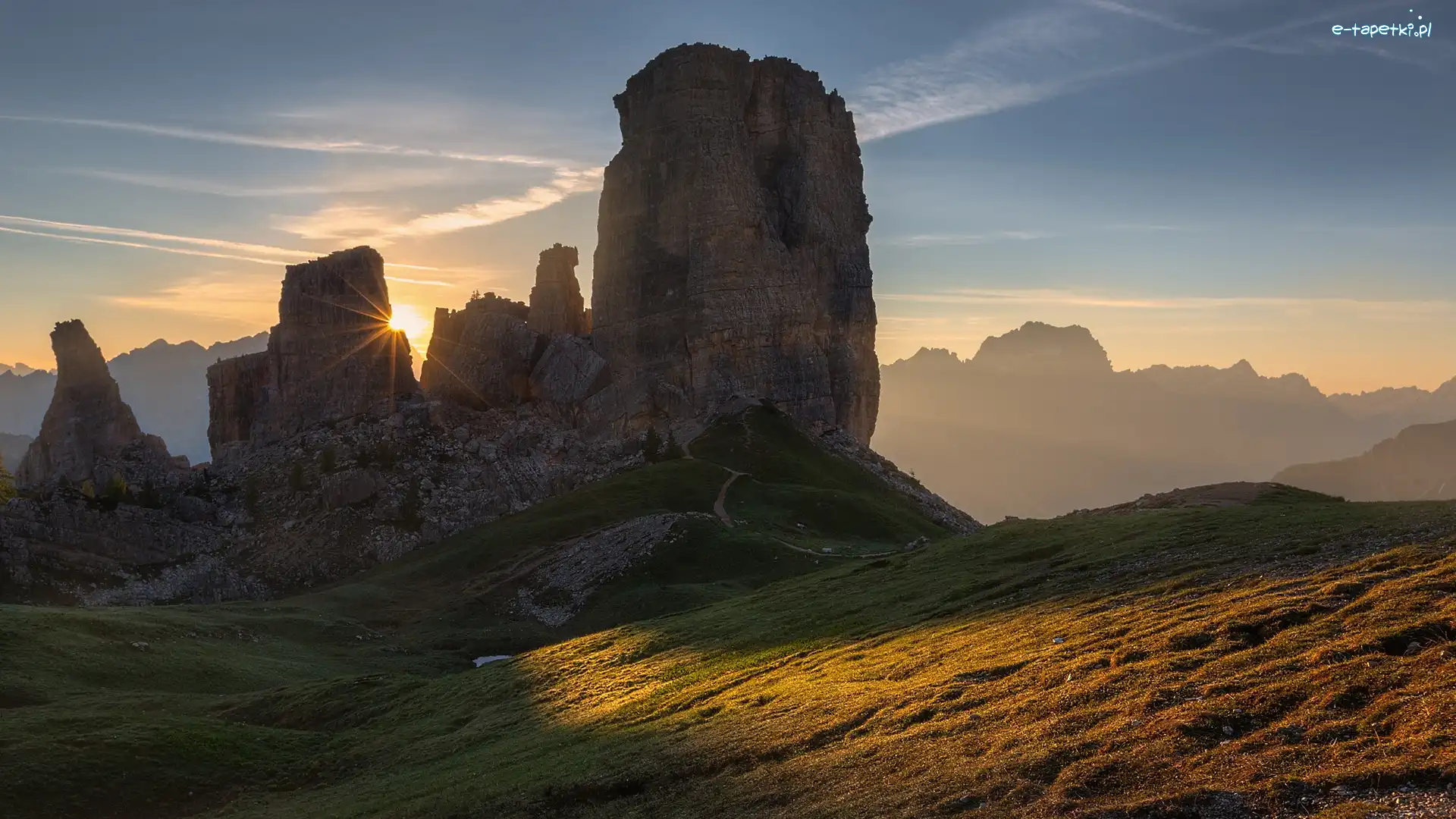 Góry, Mgła, Dolomity, Włochy, Wschód słońca