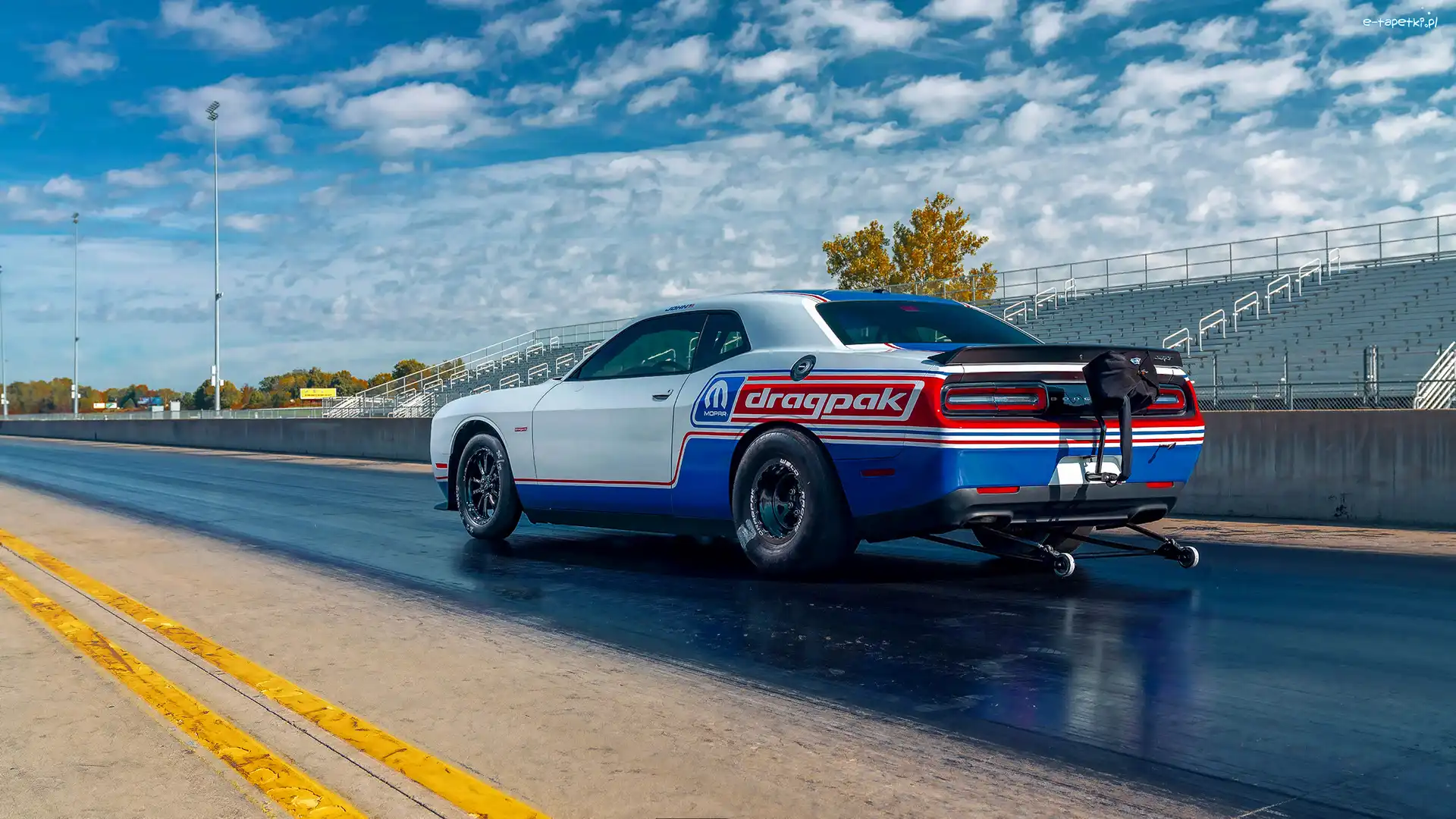 Biało-niebieski, Dodge Challenger Mopar Drag Pak