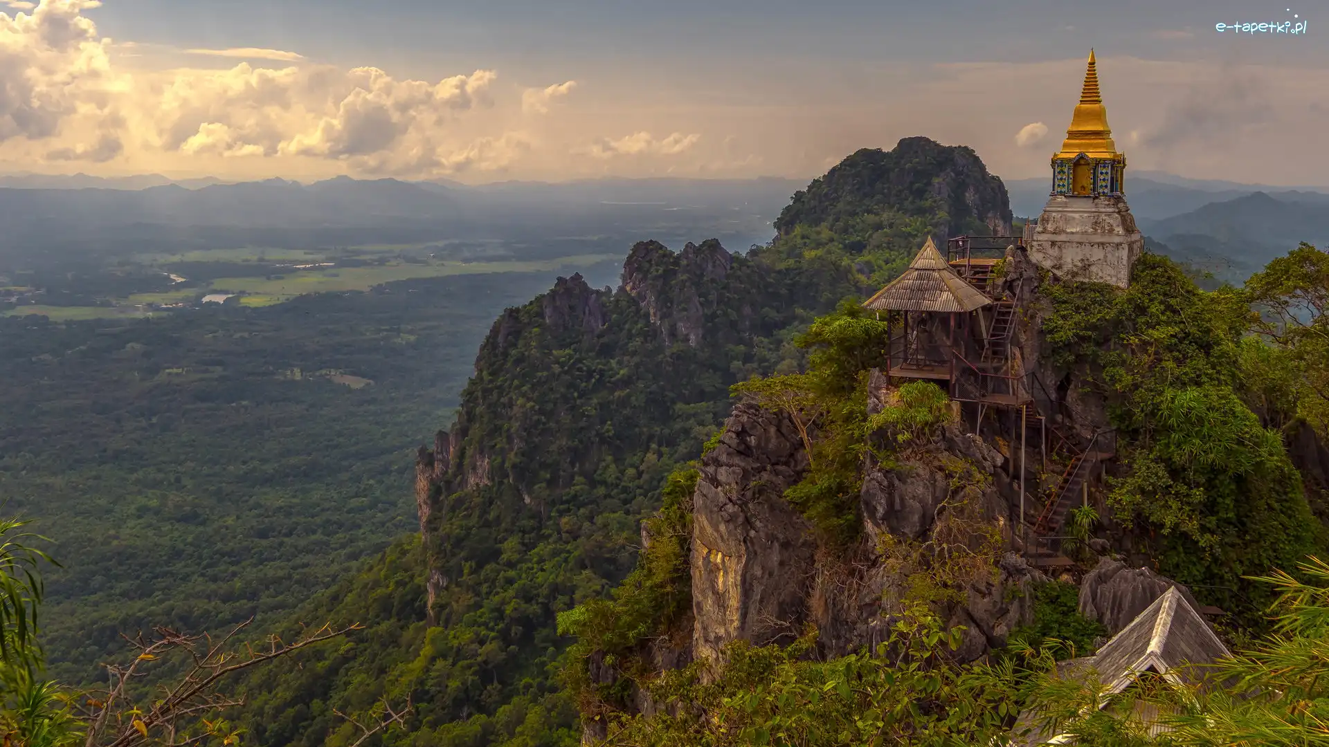 Tajlandia, Skały, Świątynia, Góra, Zalesiona, Lampang, Wat Chalermprakiat