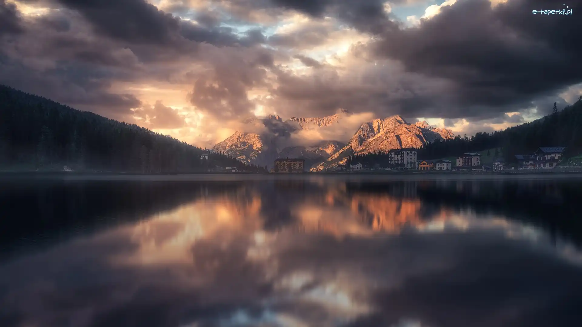 Cortina dAmpezzo, Dolomity, Włochy, Grand Hotel Misurina, Jezioro, Misurina Lake, Domy, Góry, Chmury, Region Cadore