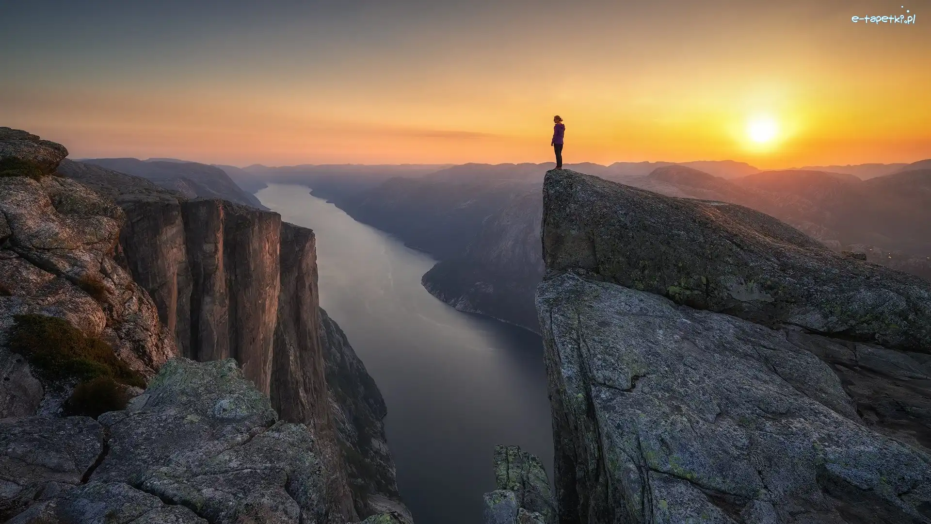 Kobieta, Fiord Lysefjorden, Skały, Zachód słońca, Gmina Forsand, Norwegia
