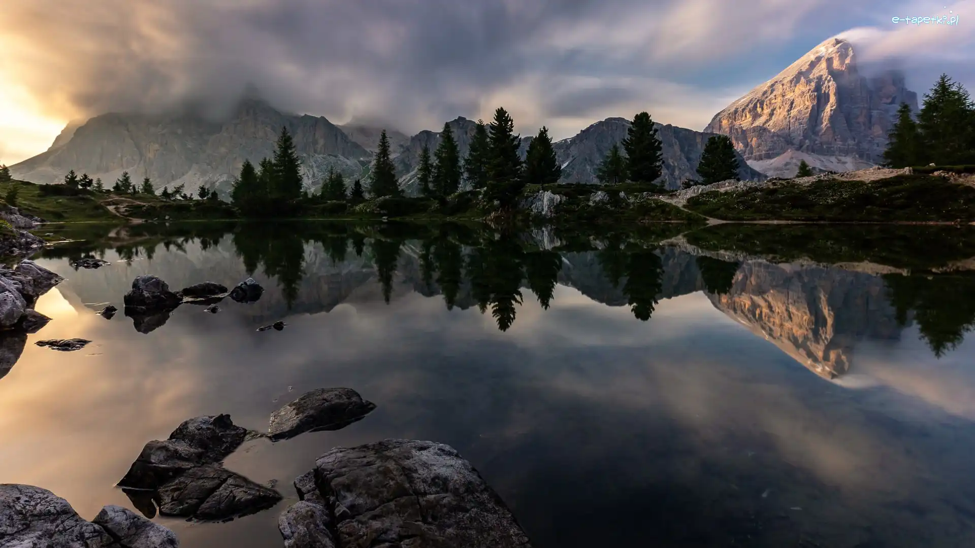 Lago Limides, Jezioro, Góry, Tyrol, Włochy, Odbicie, Chmury, Dolomity, Drzewa