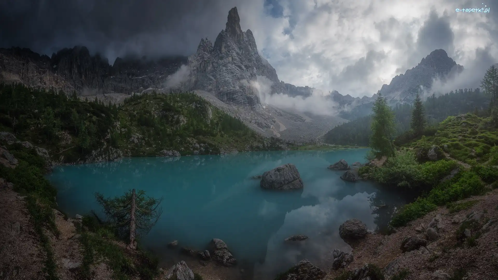 Chmury, Góry Dolomity, Masyw Sorapiss, Prowincja Belluno, Włochy, Drzewa, Jezioro Sorapis
