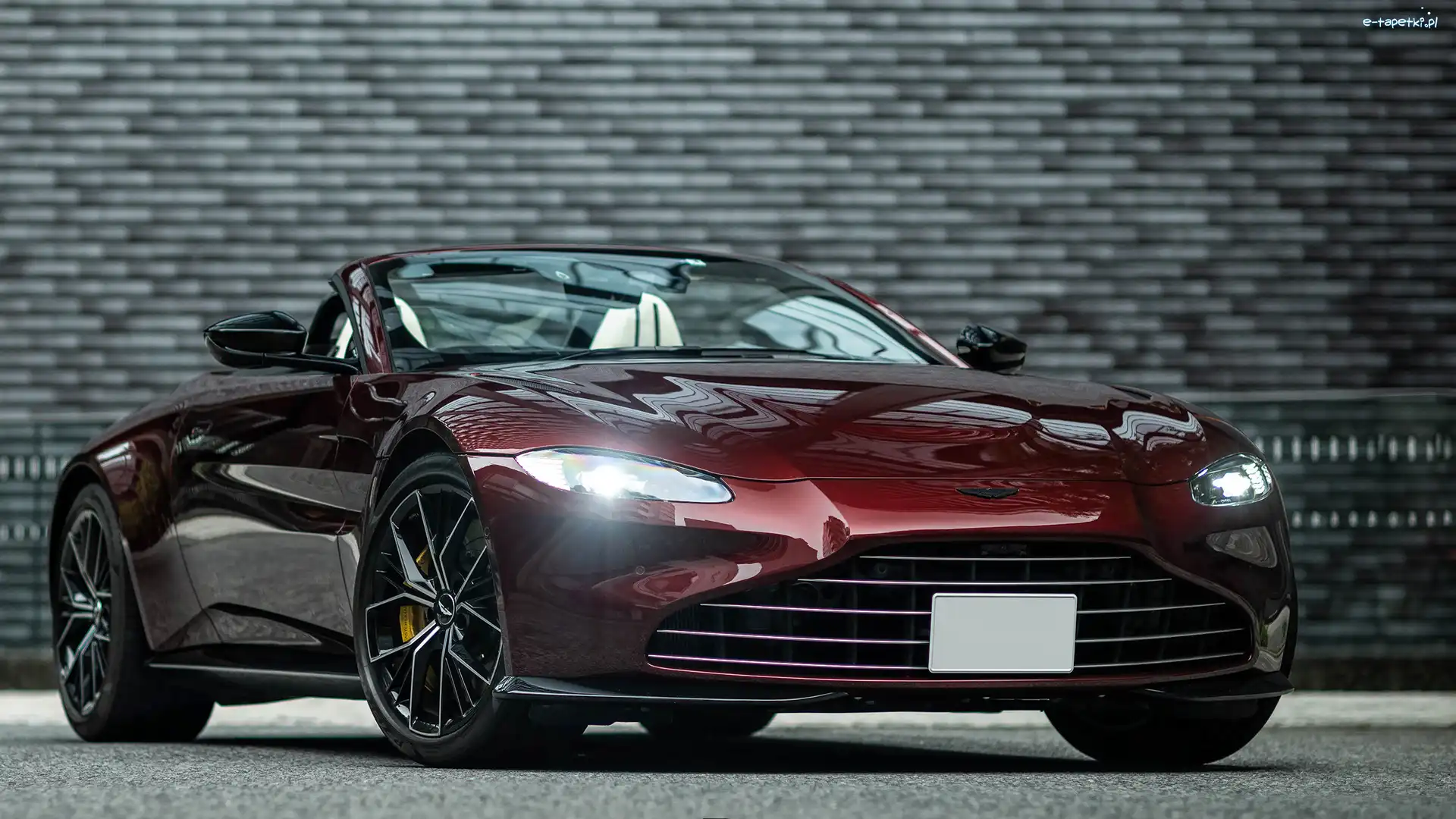 Cabrio, 2021, Wiśniowy, Aston Martin Vantage