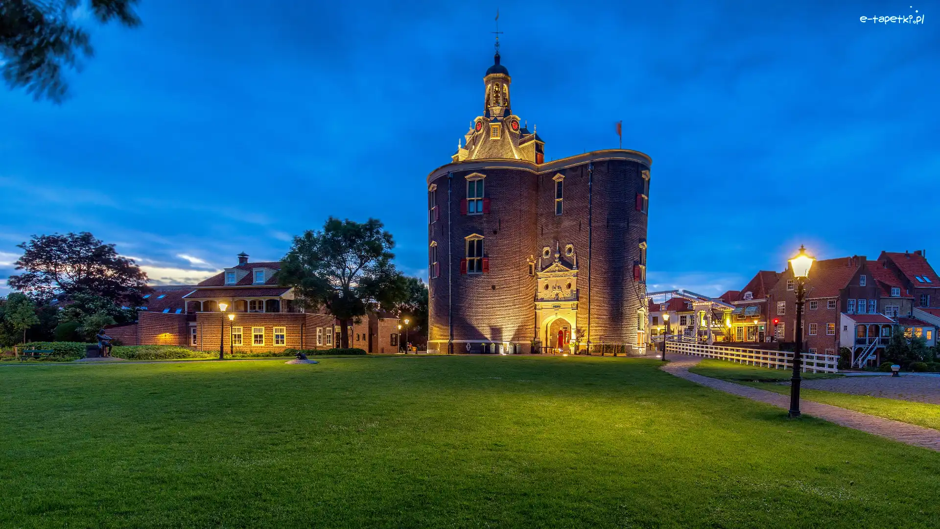 Zmierzch, Centrum Kultury, Cultural Center Drommedaris, Miasto Enkhuizen, Holandia, Oświetlenie, Wieża