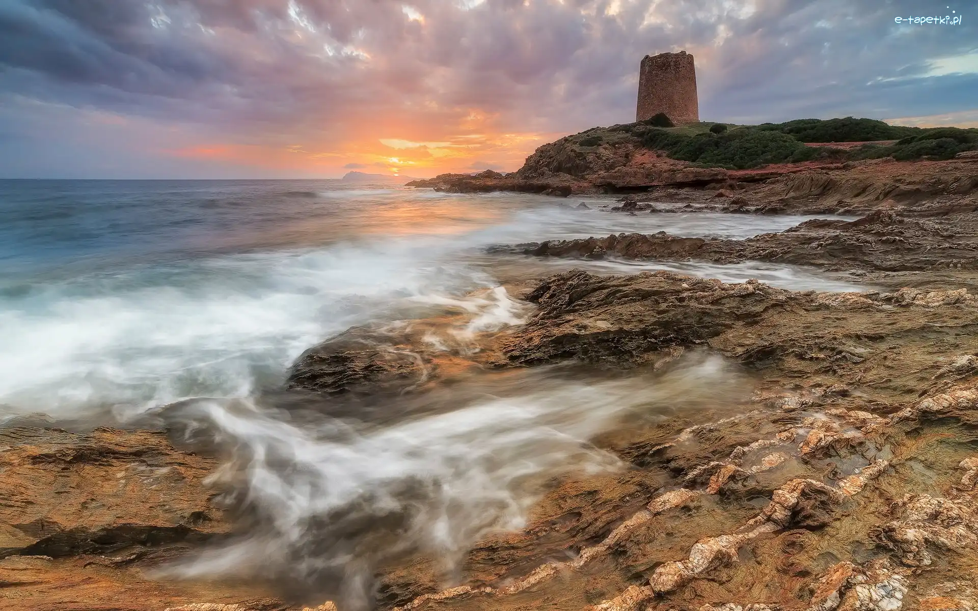 Chmury, Skały, Wybrzeże, Morze, Włochy, Torre Aragonese di Piscinni, Wieża