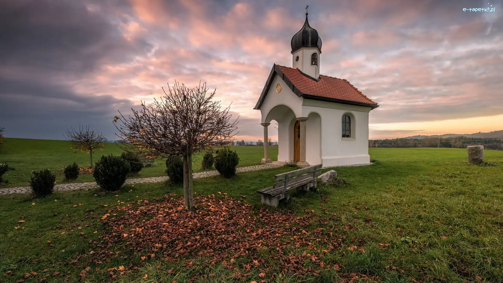 Jesień, Drzewa, Liście, Chmury, Ławka, Kapliczka