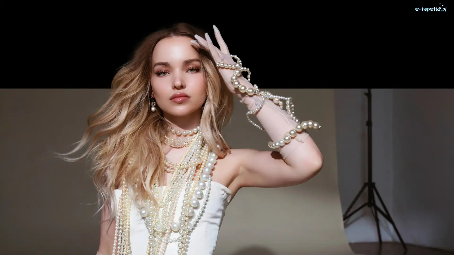 Biżuteria, Dove Cameron, Aktorka