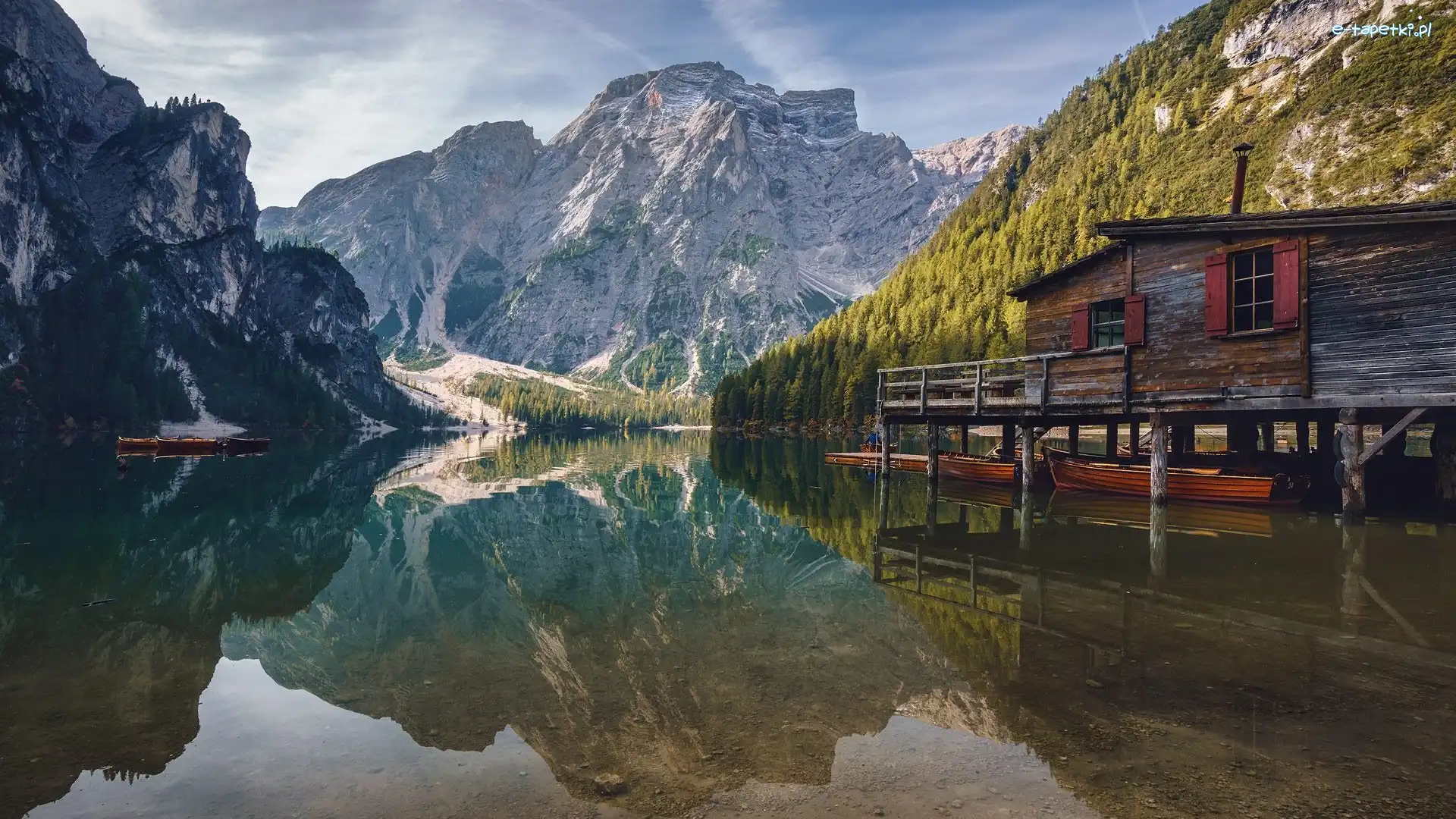 Dolomity, Włochy, Pomost, Jezioro, Łódki, Lago di Braies, Góry, Domek, Pragser Wildsee, Południowy Tyrol, Drewniany