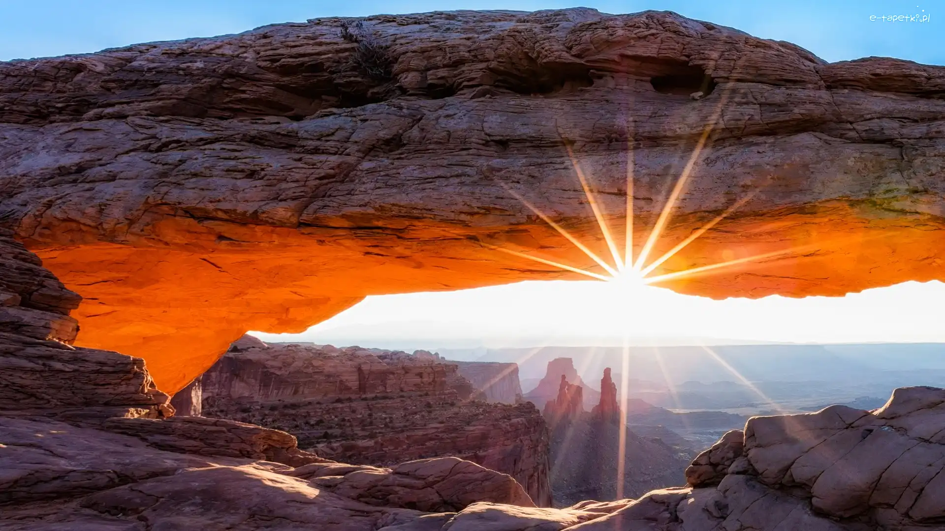 Park Narodowy Canyonlands, Łuk, Stany Zjednoczone, Stan Utah, Mesa Arch, Promienie słońca, Wschód słońca, Skały