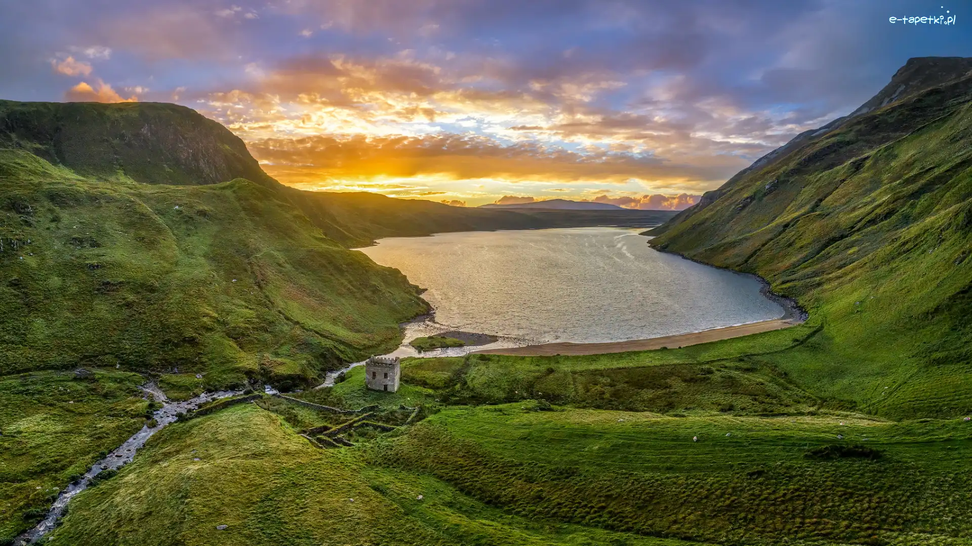 Irlandia, Dom, Góry Derryveagh, Altan Lough, Jezioro, Hrabstwo Donegal, Zachód słońca