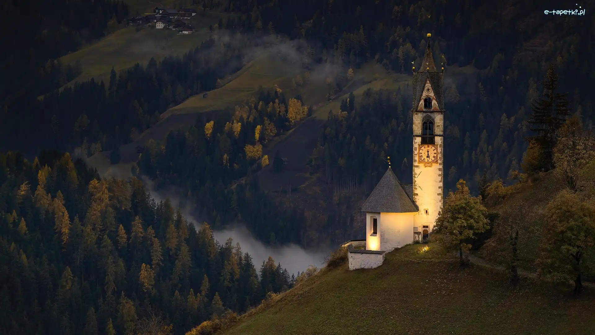 Góry, Południowy Tyrol, Kościół, Noc, Dolomity, Drzewa, Mgła, Włochy