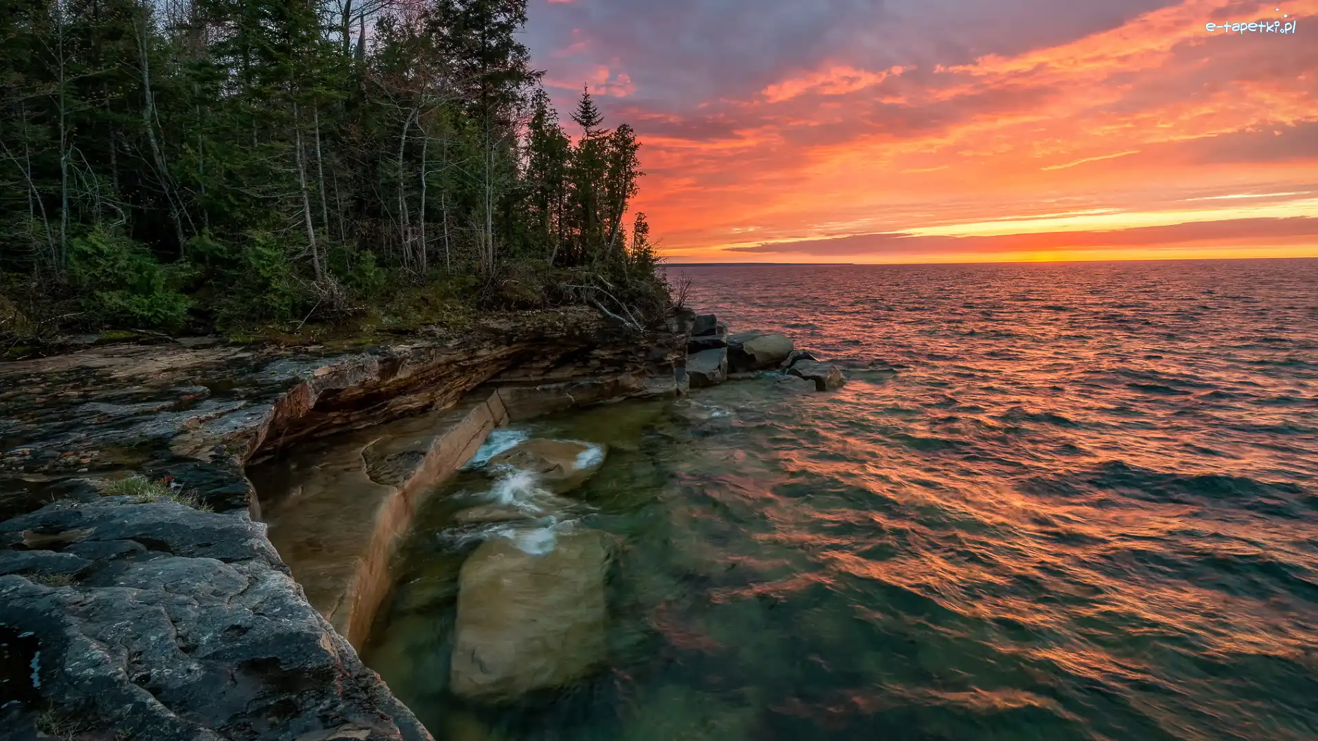 Skały, Drzewa, Stany Zjednoczone, Michigan, Las, Jezioro, Superior Lake, Zachód słońca