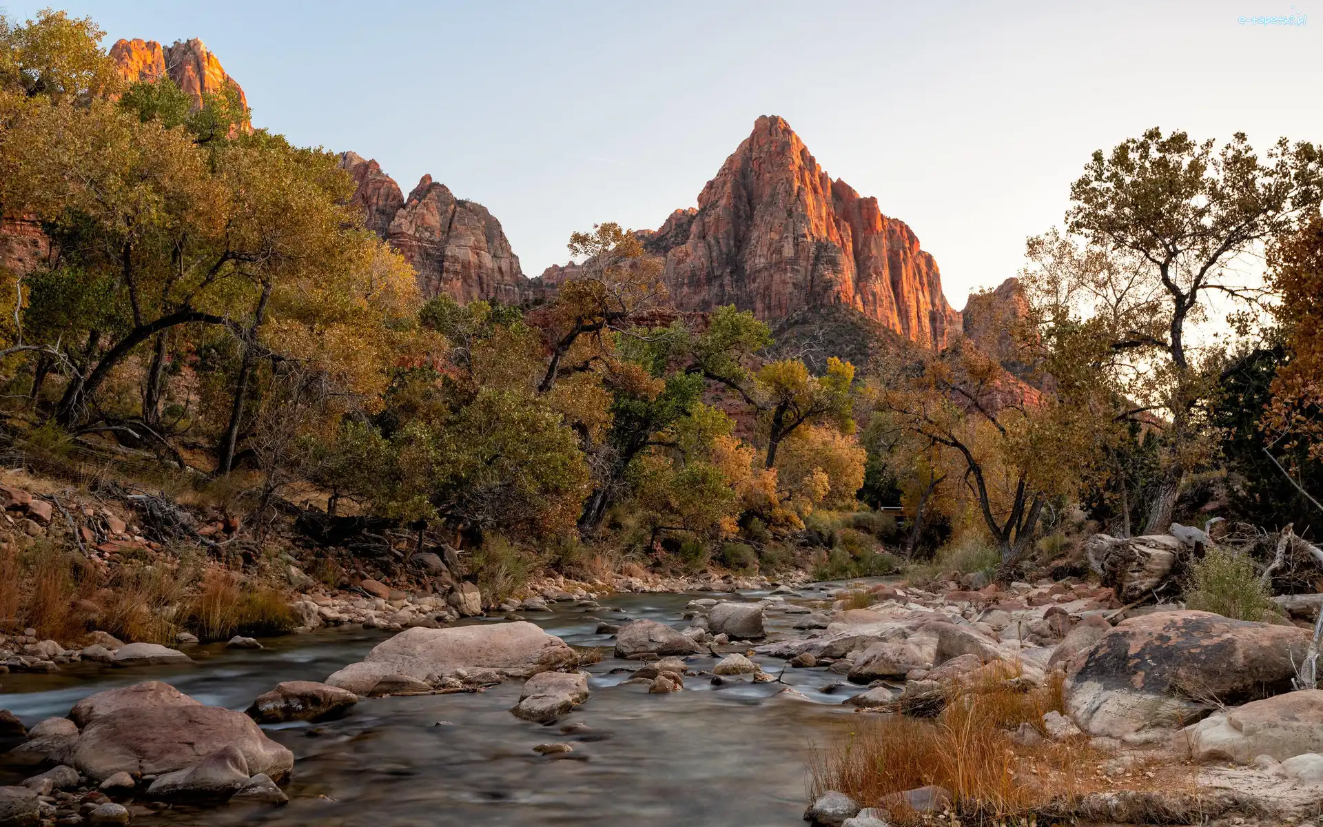Virgin River, Góra Watchman, Stany Zjednoczone, Rzeka, Drzewa, Góry, Kamienie, Park Narodowy Zion, Jesień, Stan Utah