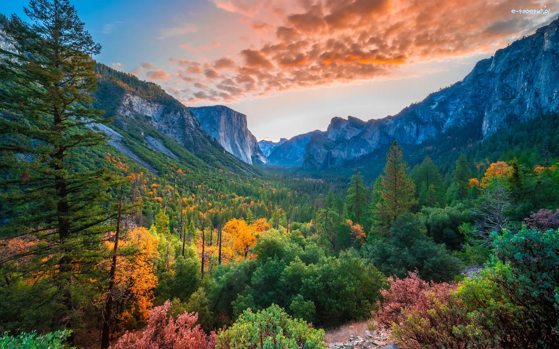 Dolina, Yosemite Valley, Park Narodowy Yosemite, Kalifornia, Stany Zjednoczone, Chmury, Drzewa, Góry, Jesień