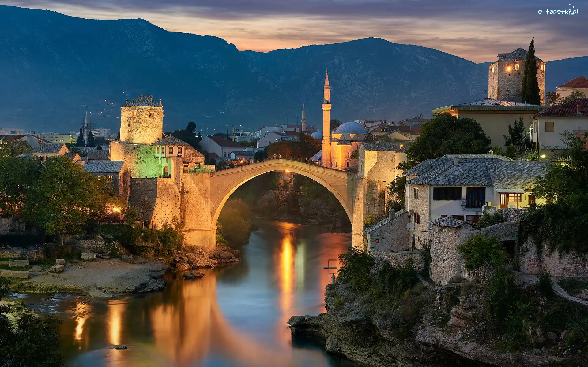 Most, Mostar, Bośnia i Hercegowina, Światła, Domy, Rzeka Neretwa, Noc, Miasteczko