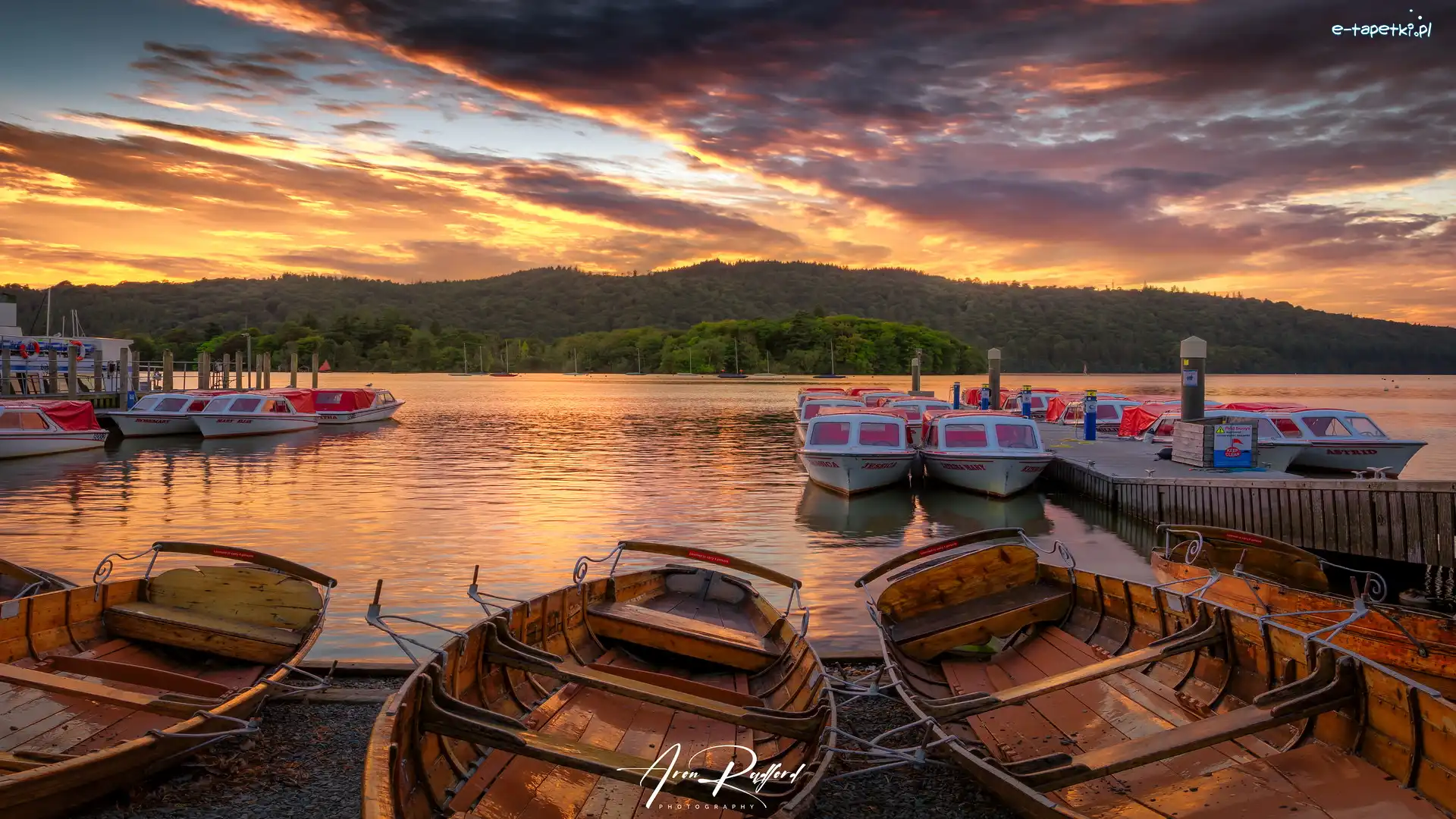 Anglia, Łódki, Przystań, Motorówki, Jezioro Windermere, Kumbria, Zachód słońca