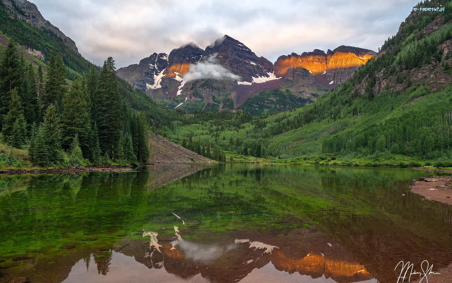 Drzewa, Góry Skaliste, Szczyty Maroon Bells, Stan Kolorado, Stany Zjednoczone, Maroon Lake, Jezioro