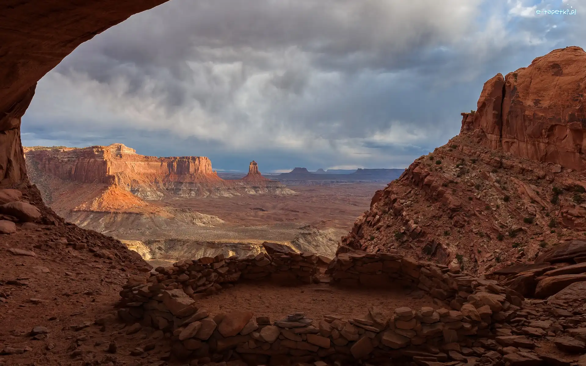 Krąg kamienny, Stan Utah, Chmury, Skały, Park Narodowy Canyonlands, False Kiva, Kanion, Stany Zjednoczone
