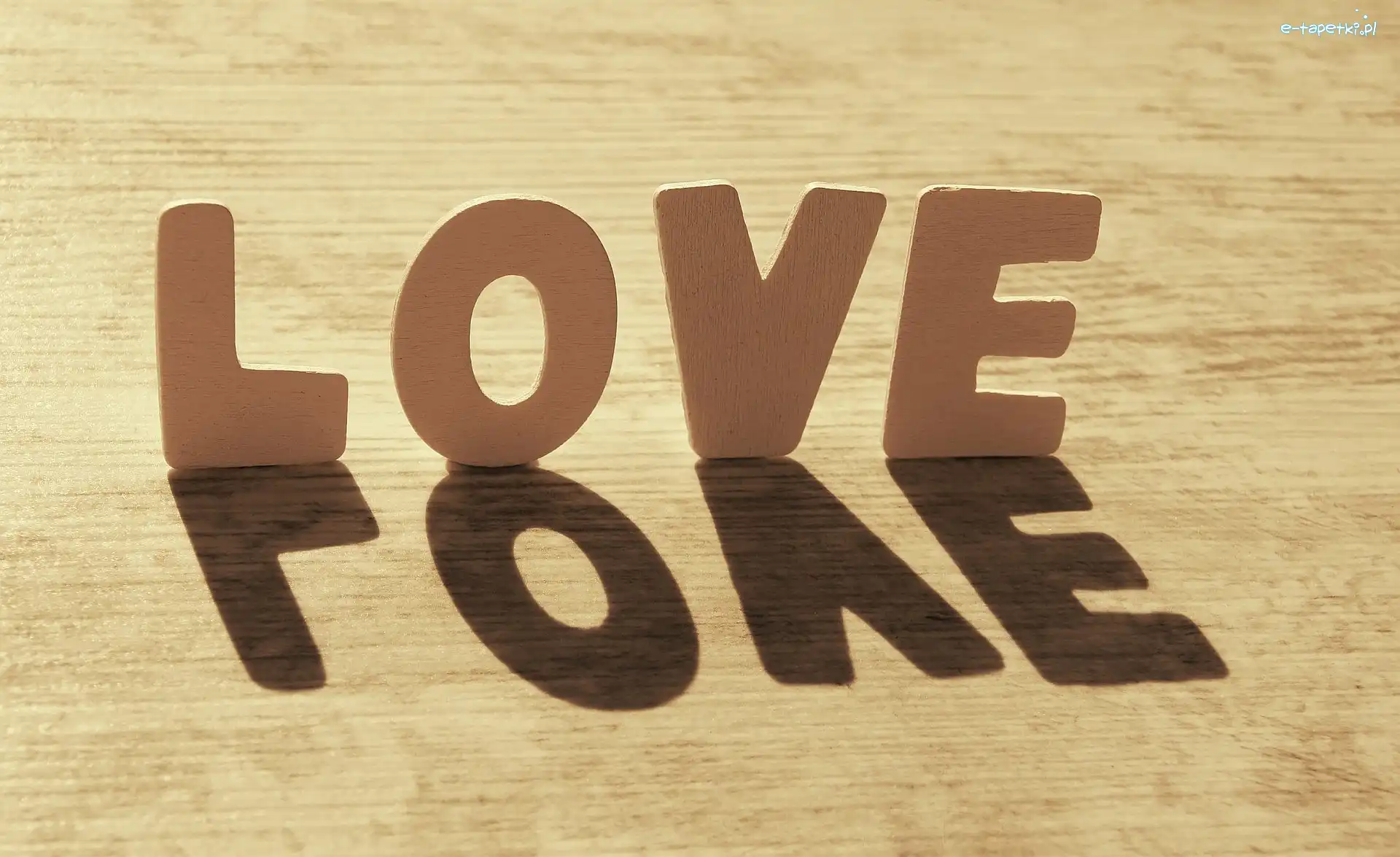 Love, Cień, Miłość, Napis