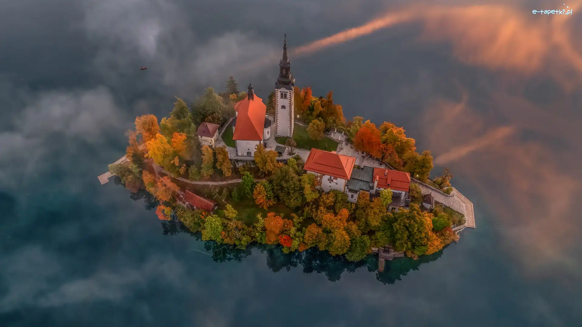 Kościół Zwiastowania Marii Panny, Wyspa, Z lotu ptaka, Jesień, Blejski Otok, Jezioro Bled, Drzewa, Słowenia