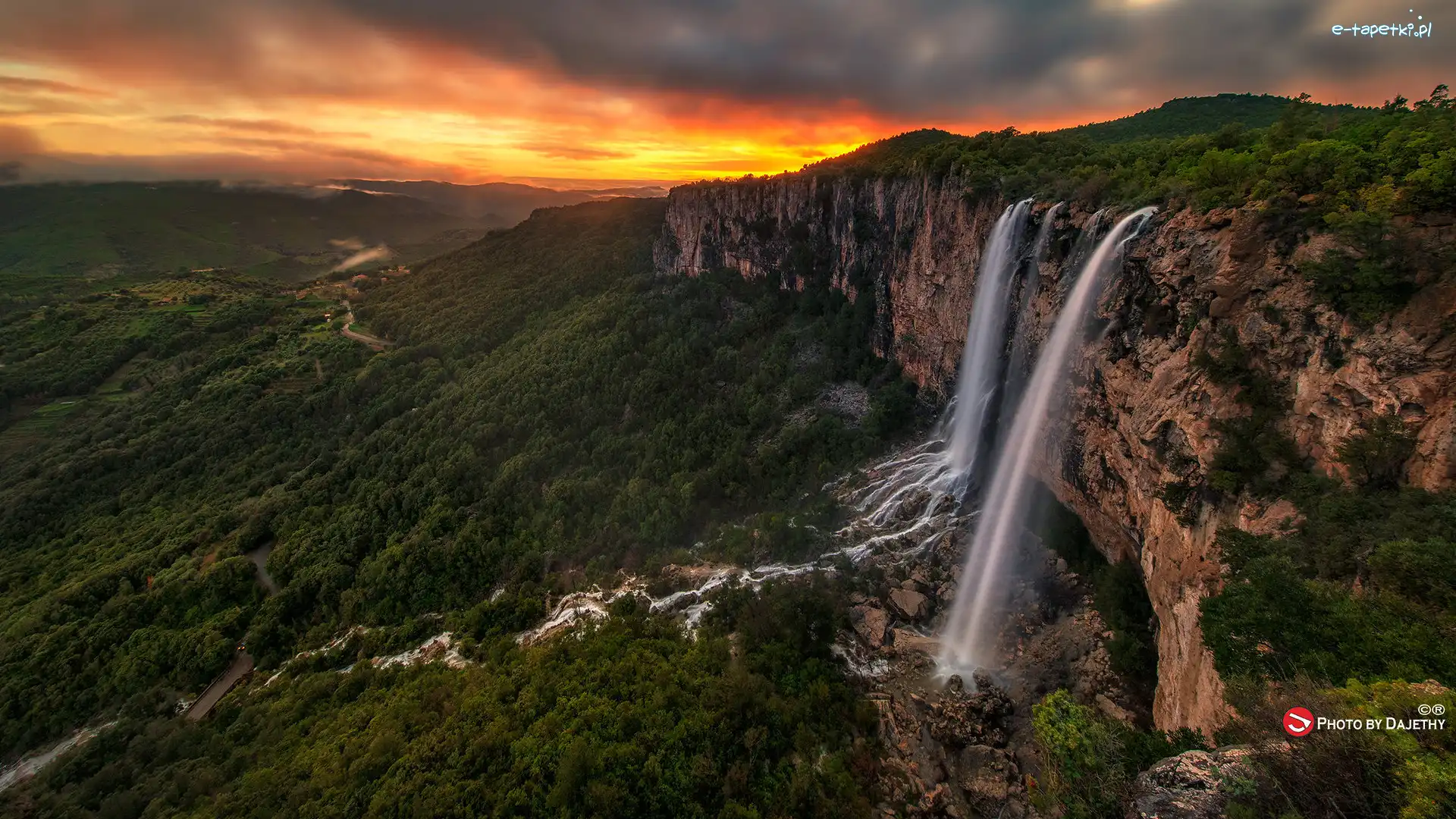 Chmury, Las, Cascate di Lequarci, Wodospady, Zachód słońca, Włochy, Sardynia, Skały, Ulassai