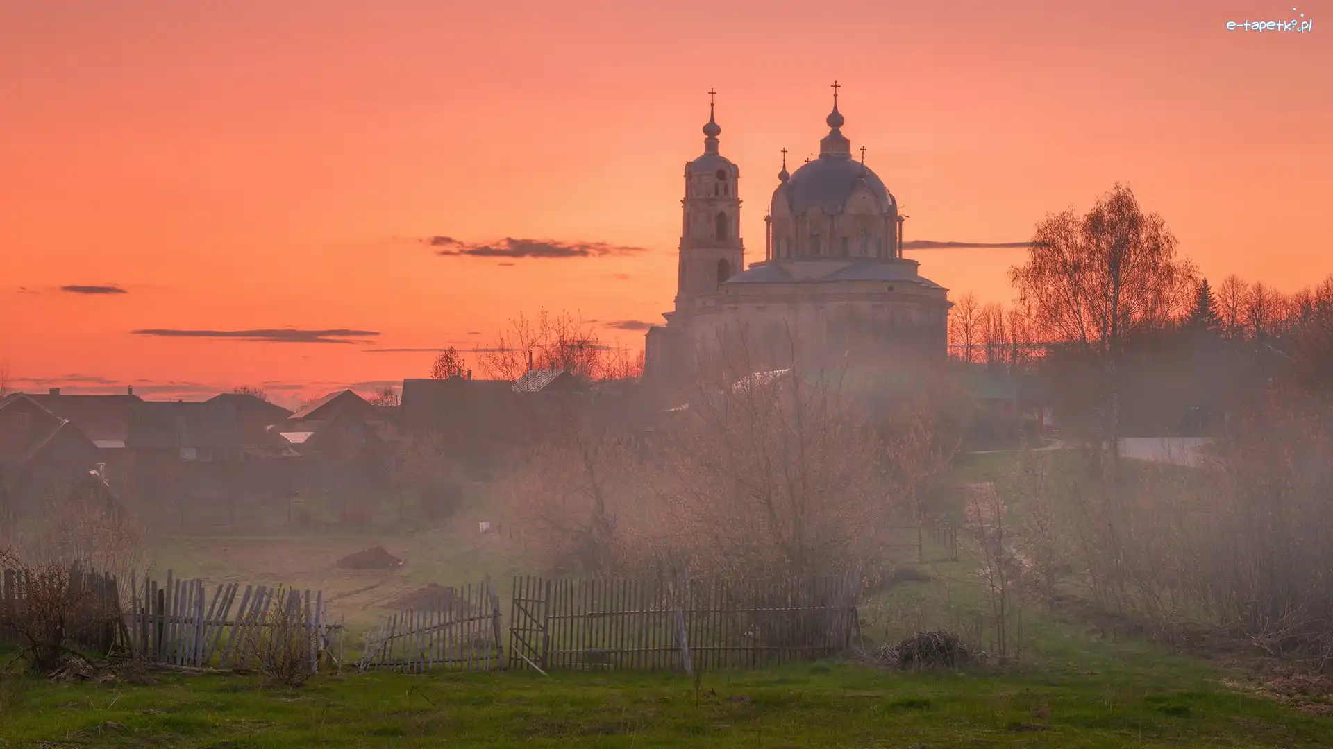 Płot, Mgła, Łąka, Drzewa, Cerkiew, Wieś