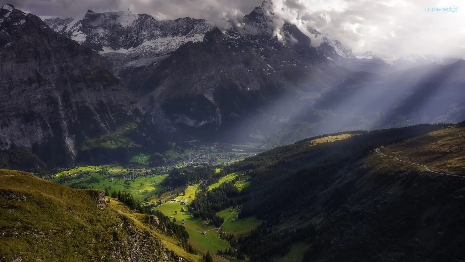 Przebijające światło, Grindelwald Valley, Wioska Grindelwald, Kanton Berno, Szwajcaria, Alpy Berneńskie, Góry