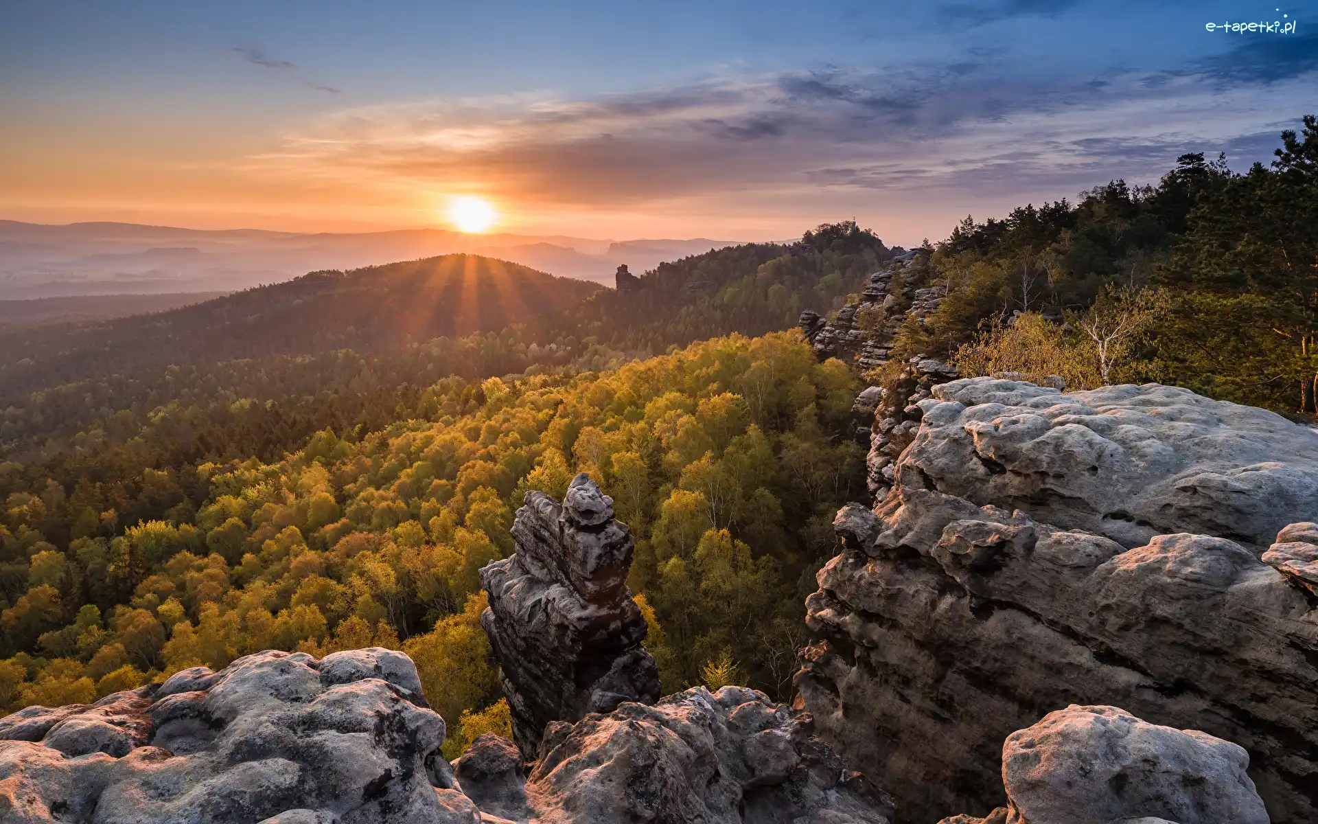 Zachód słońca, Skały, Mgła, Góry, Drzewa, Las