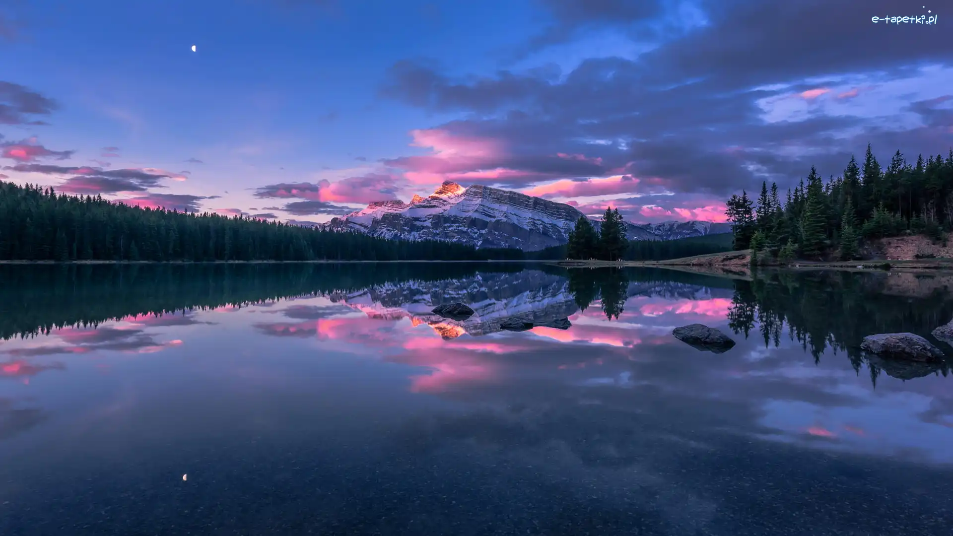Wschód słońca, Drzewa, Jezioro, Mount Rundle, Góry, Kanada, Prowincja Alberta, Two Jack Lake, Park Narodowy Banff