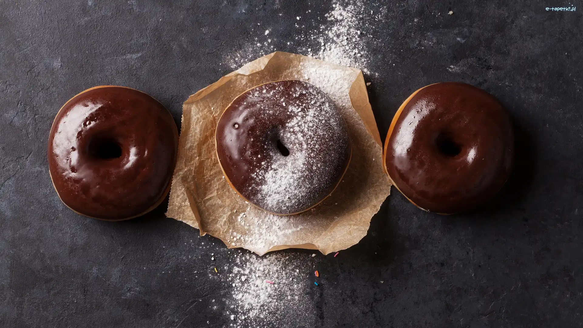 Trzy, Donuty, Pączki, Tło, Ciemne