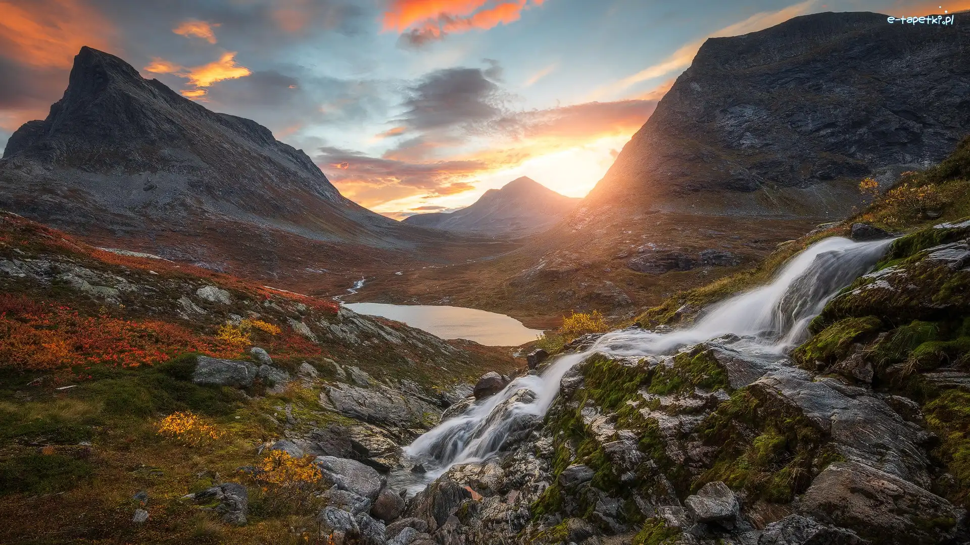 Norwegia, Romsdalen, Jezioro, Dolina, Góry, Skały, Potok