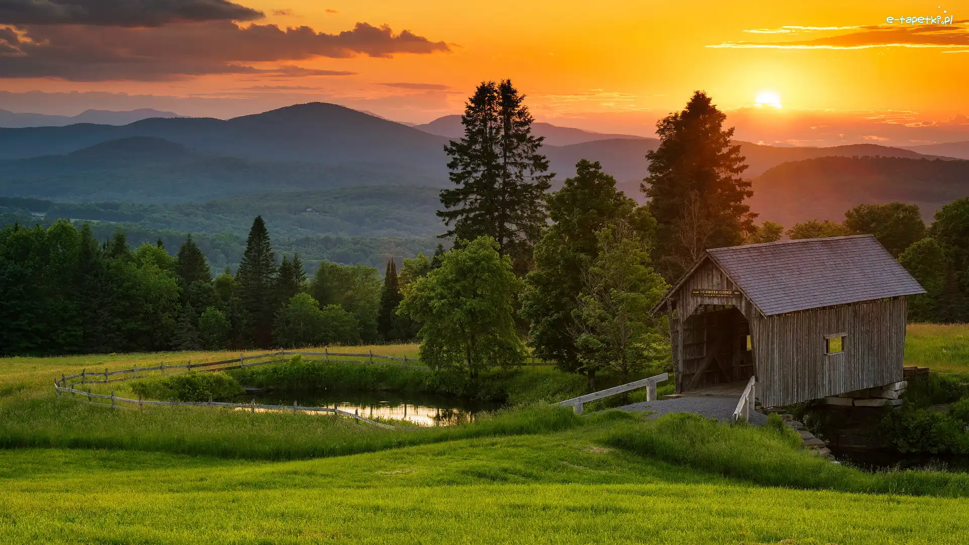 Most, Drzewa, Góry, Staw, Cabot, Stan Vermont, Zadaszony, Zachód słońca, Drzewa, Stany Zjednoczone, AM Foster Covered Bridge, Lato