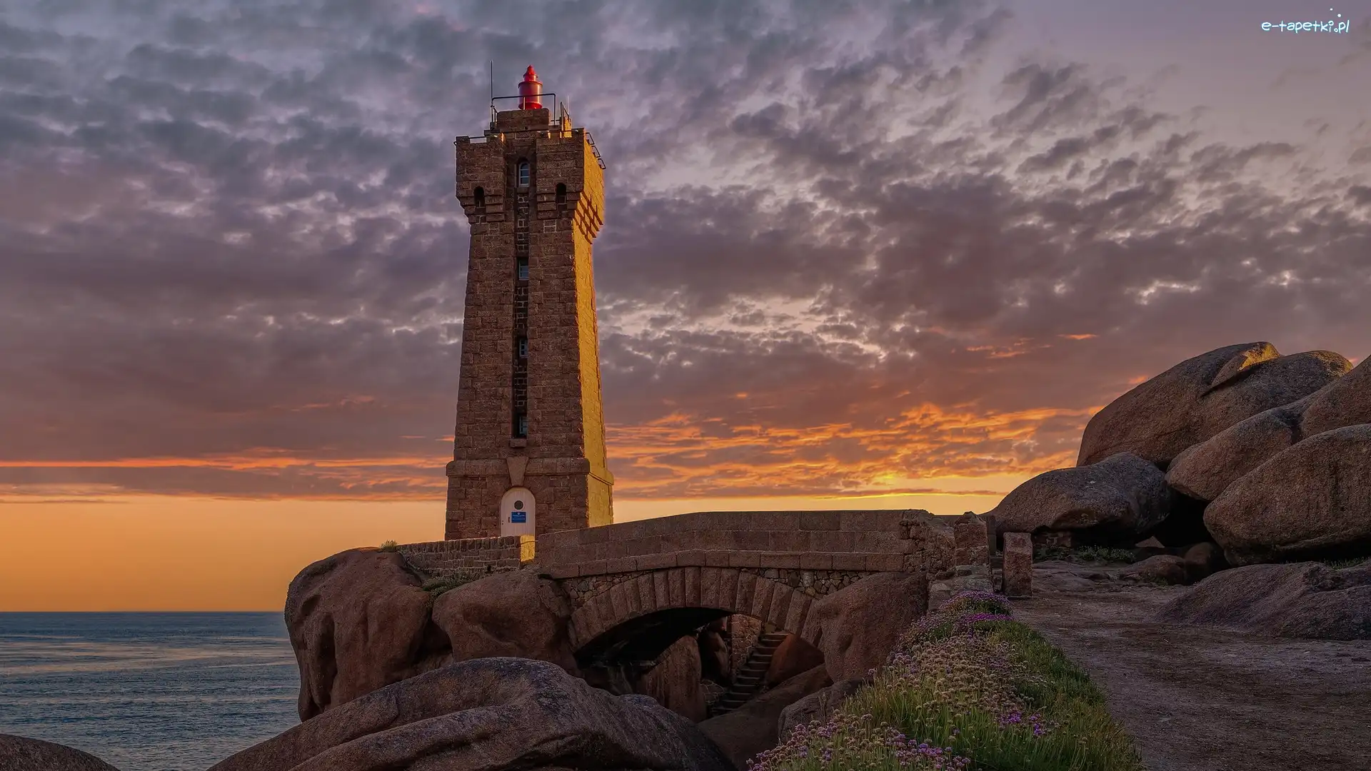Francja, Skały, Morze, Phare de Men Ruz, Latarnia morska, Bretania, Perros Guirec
