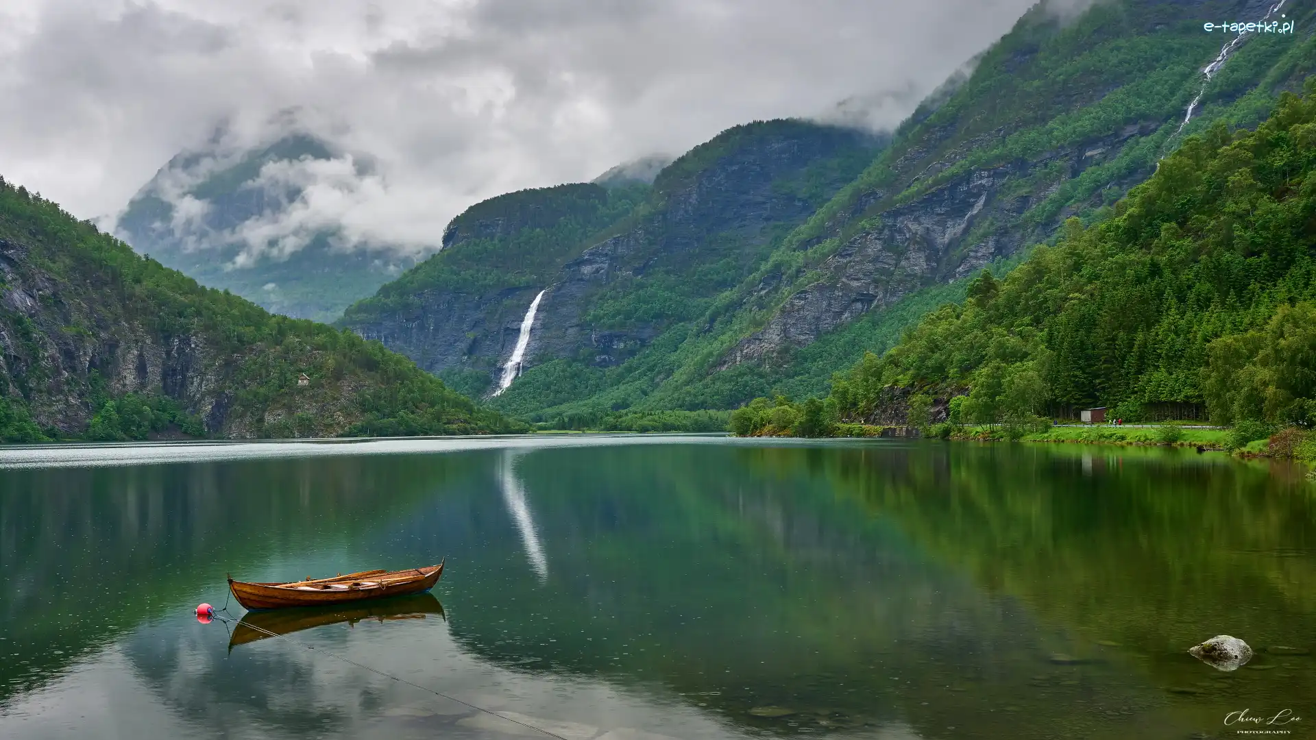 Łódka, Mgła, Lustrafjorden, Fiord, Góry, Norwegia, Hrabstwo Vestland, Wodospady, Skjolden