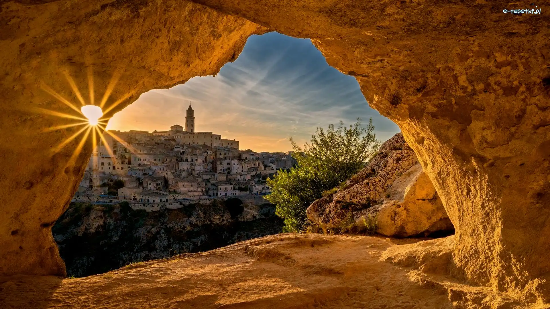 Promienie słońca, Matera, Krzew, Kościół, Skała, Miasto, Domy, Włochy